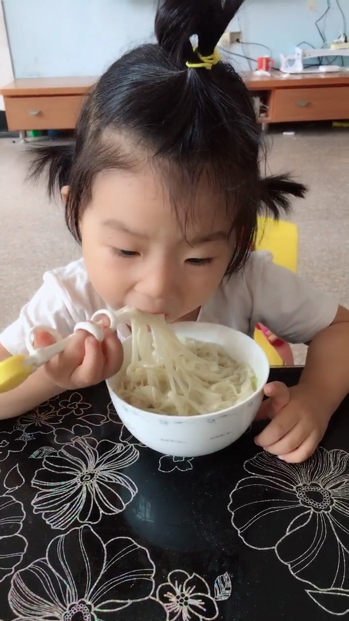 就爱吃面条的小宝宝