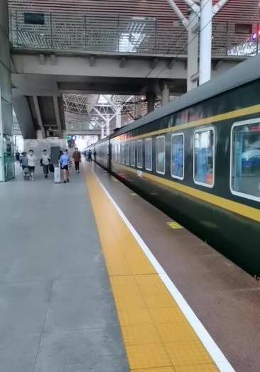 合肥火车站找小妹真实上门服务薇68195055