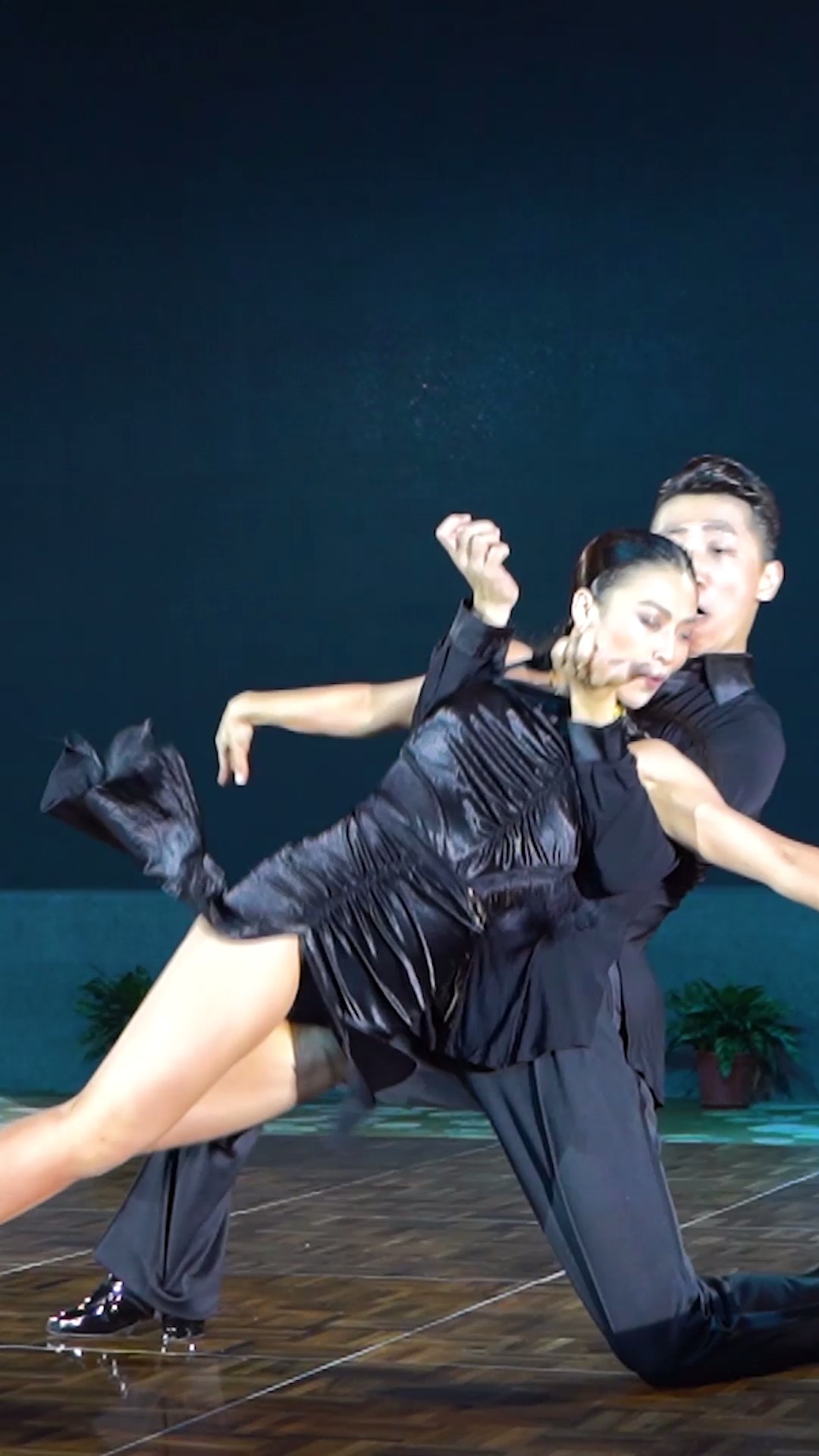 拉丁舞#曹老师要的正脸视频来咯,我先把"帅"字打在评论区抢个前排