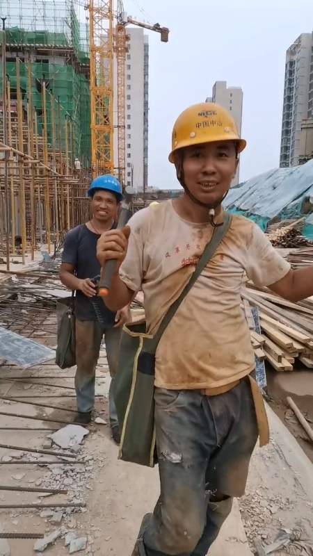 你拼命挣钱的样子狠狼狈,但是你自己靠自己的样子真的很美.