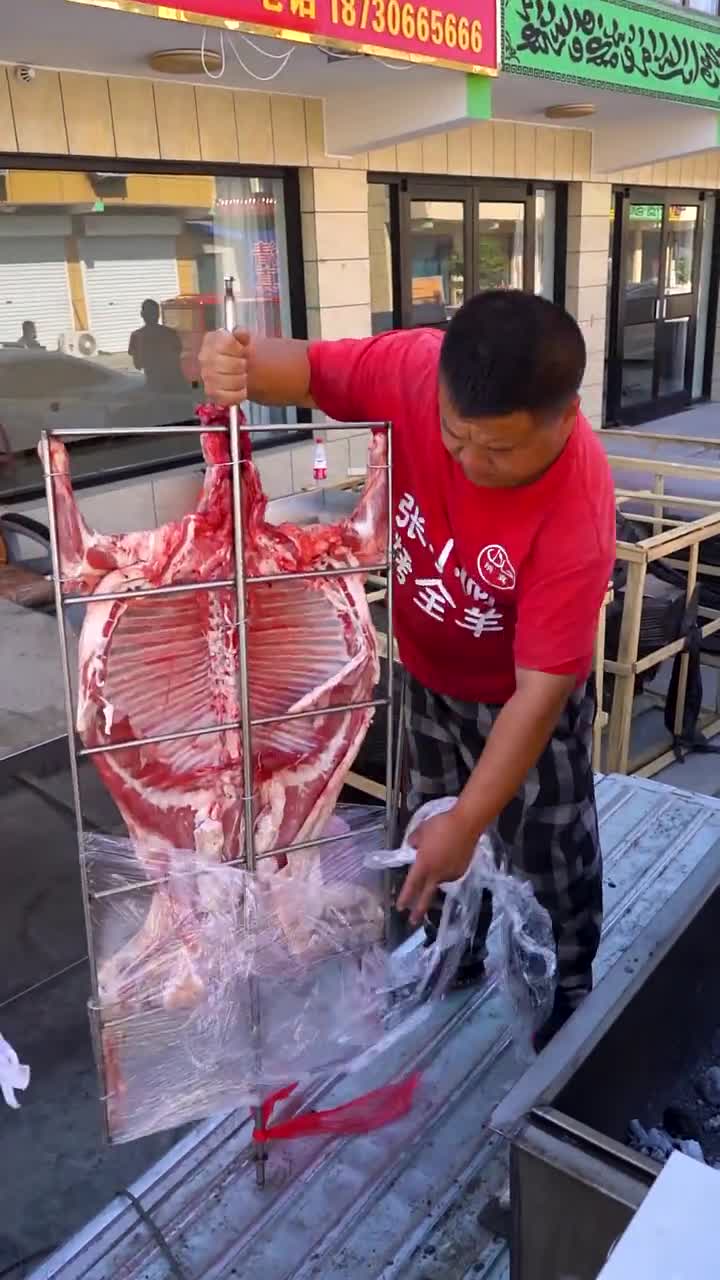 清真张小闹烤全羊,值得品尝!