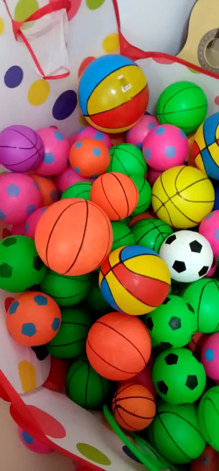 儿童球,幼儿园拍拍球