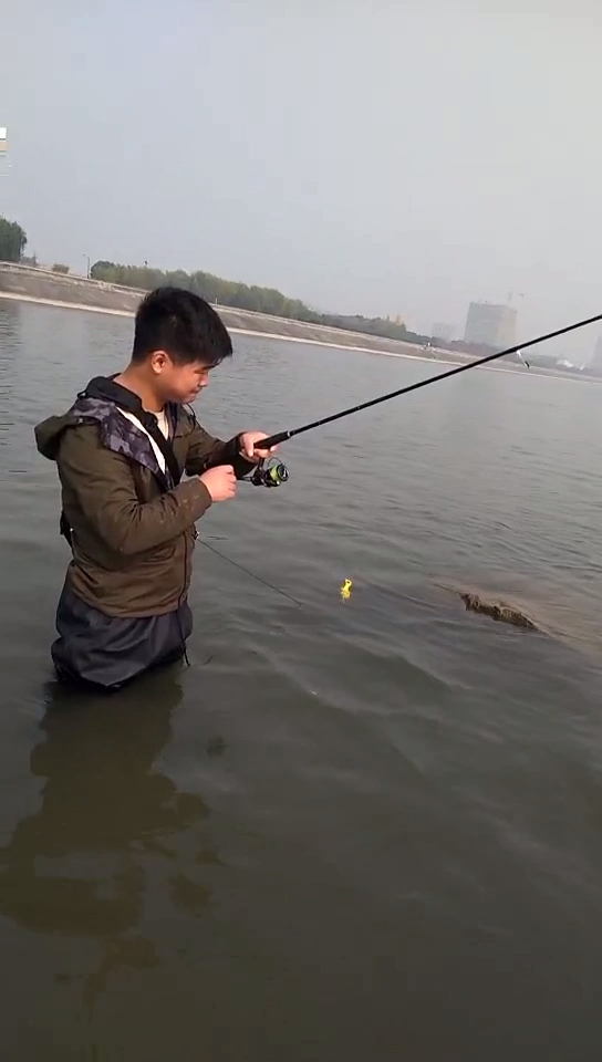长滩湖钓鱼图片