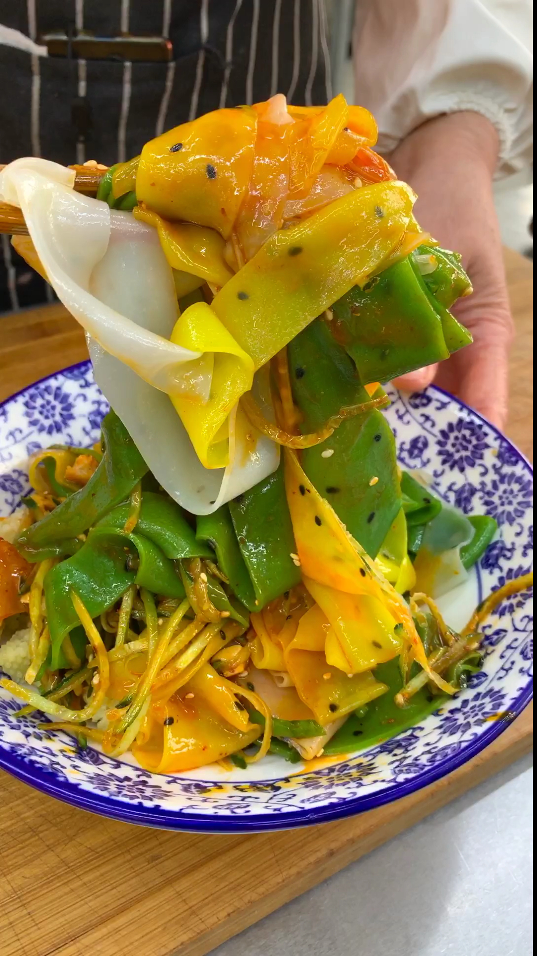 舌尖上的美食#春夏季来临,果蔬彩色凉皮走起