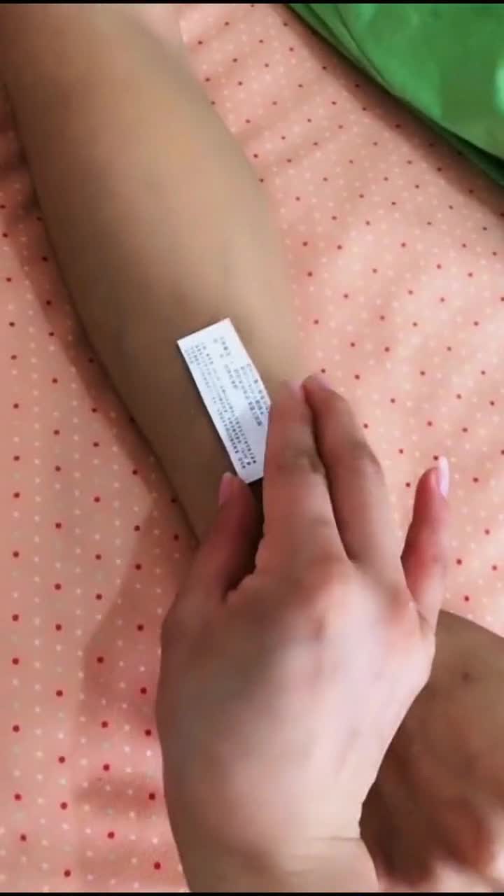 昨晚上喝多了,净干傻事,把自己胳膊烫了几个烟花