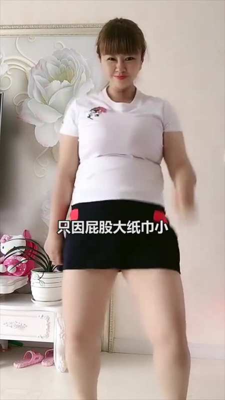 美女体重四百斤,坐飞机要求空姐给擦屁股,真是够厉害的