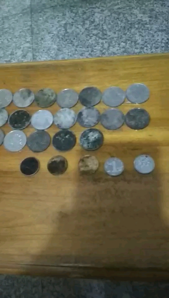 佛系生活#这是我老婆今天用吸铁石吸出来的钱,大概20几块钱