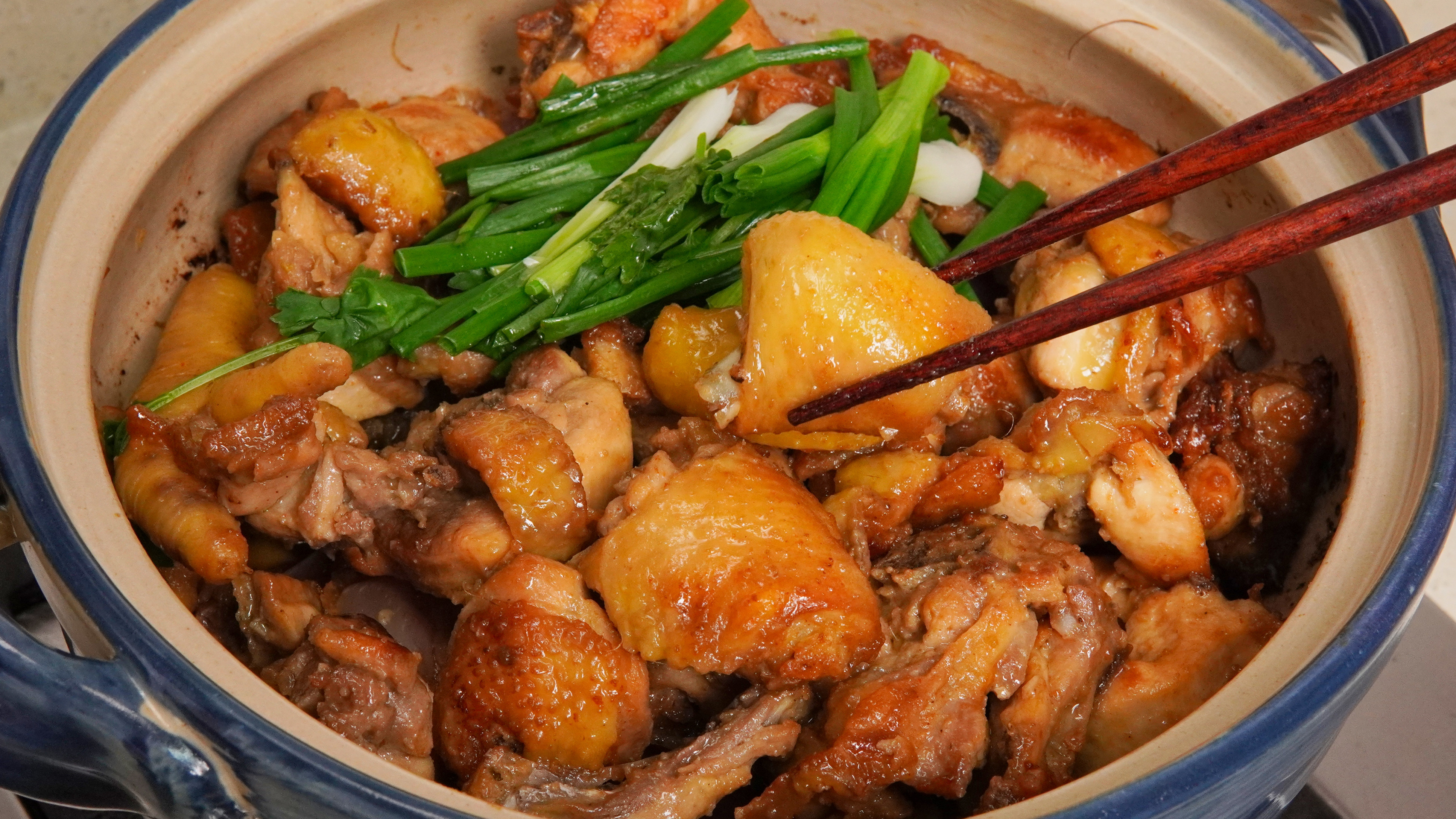 潮味沙茶鸡煲,这种做法鲜香可口,吃过一定忘不了