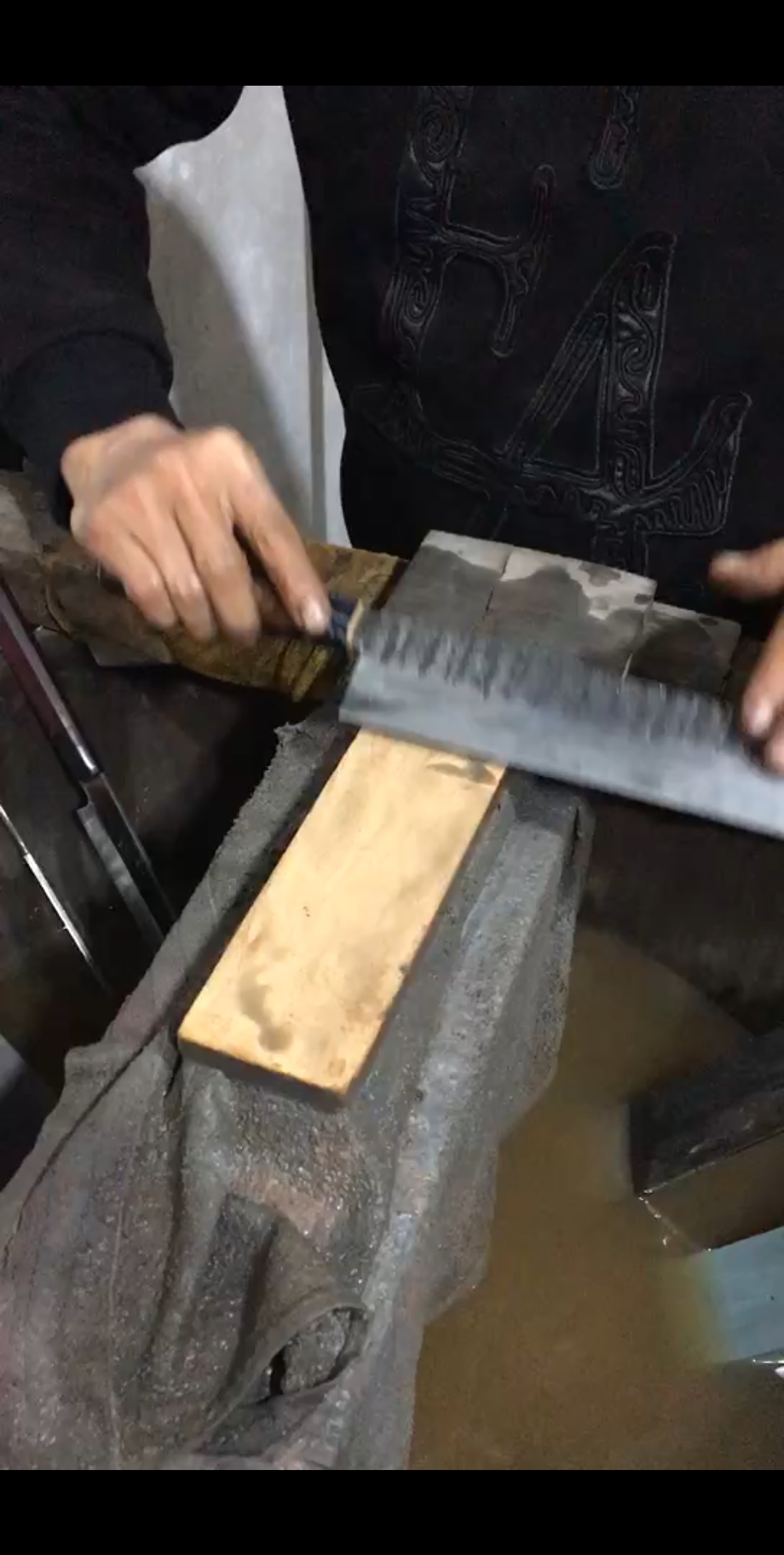 荡刀比磨刀倾斜角度高一点