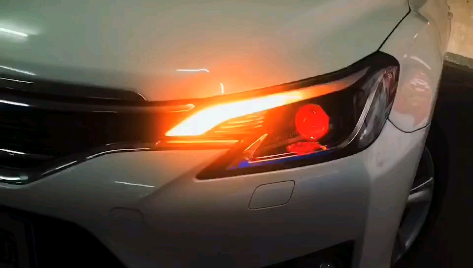 锐志  大灯总成