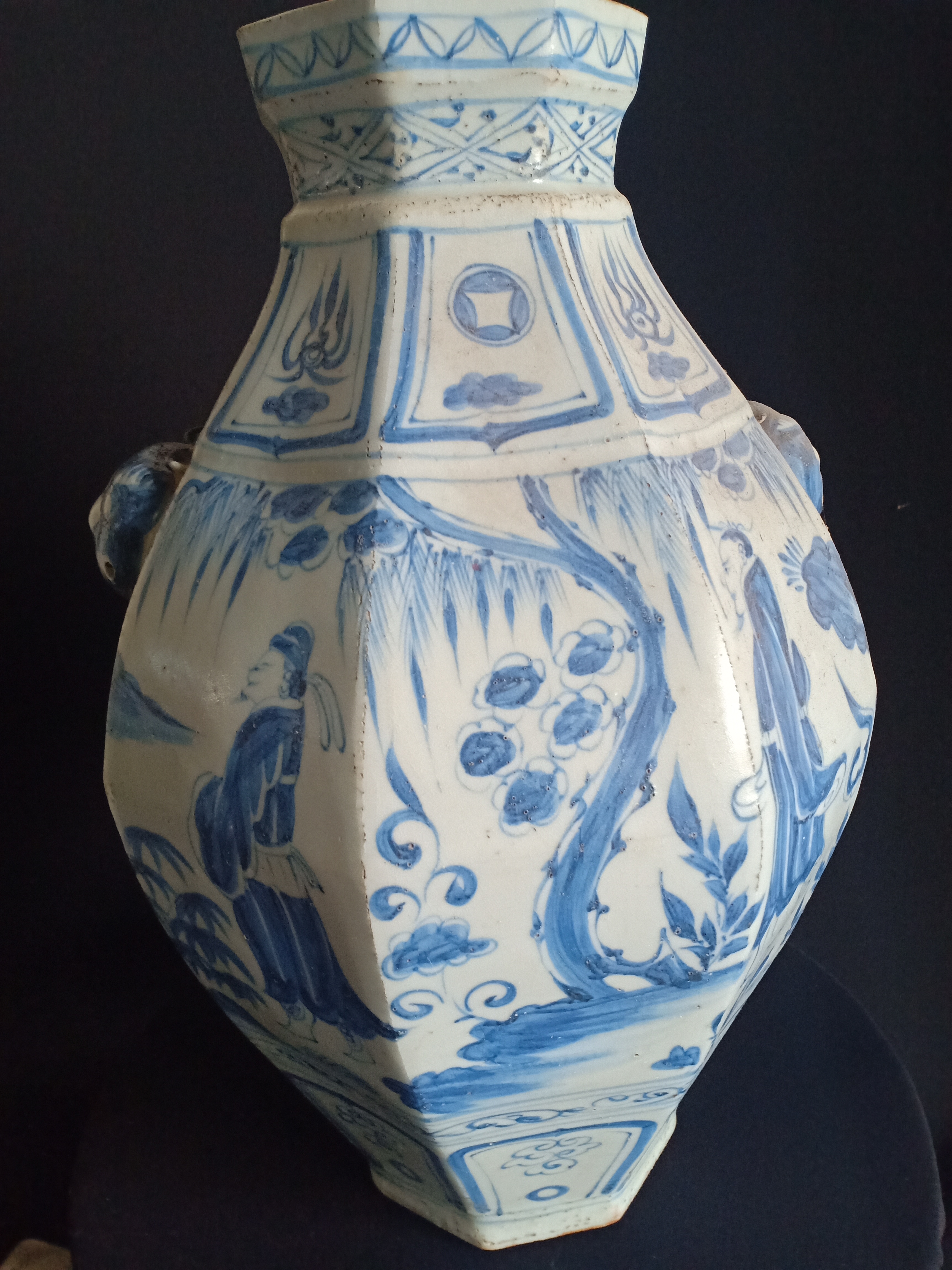 八棱瓶:元朝,青花瓷