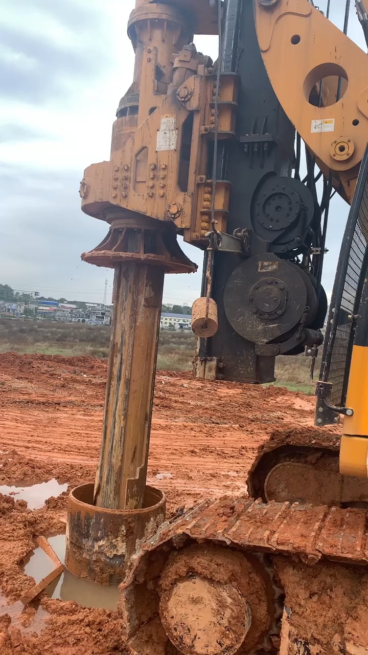 旋挖钻机龙工旋挖钻机钢护筒作业你看明白了吗