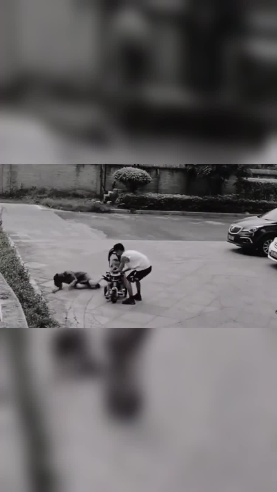 人贩子真的太可恶了,把妈妈迷晕抱走孩子,结局让人暖心!