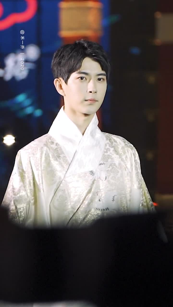 于朦胧天价汉服走秀国风大赏不是一眼爱上,但看了一眼便再也难以忘记