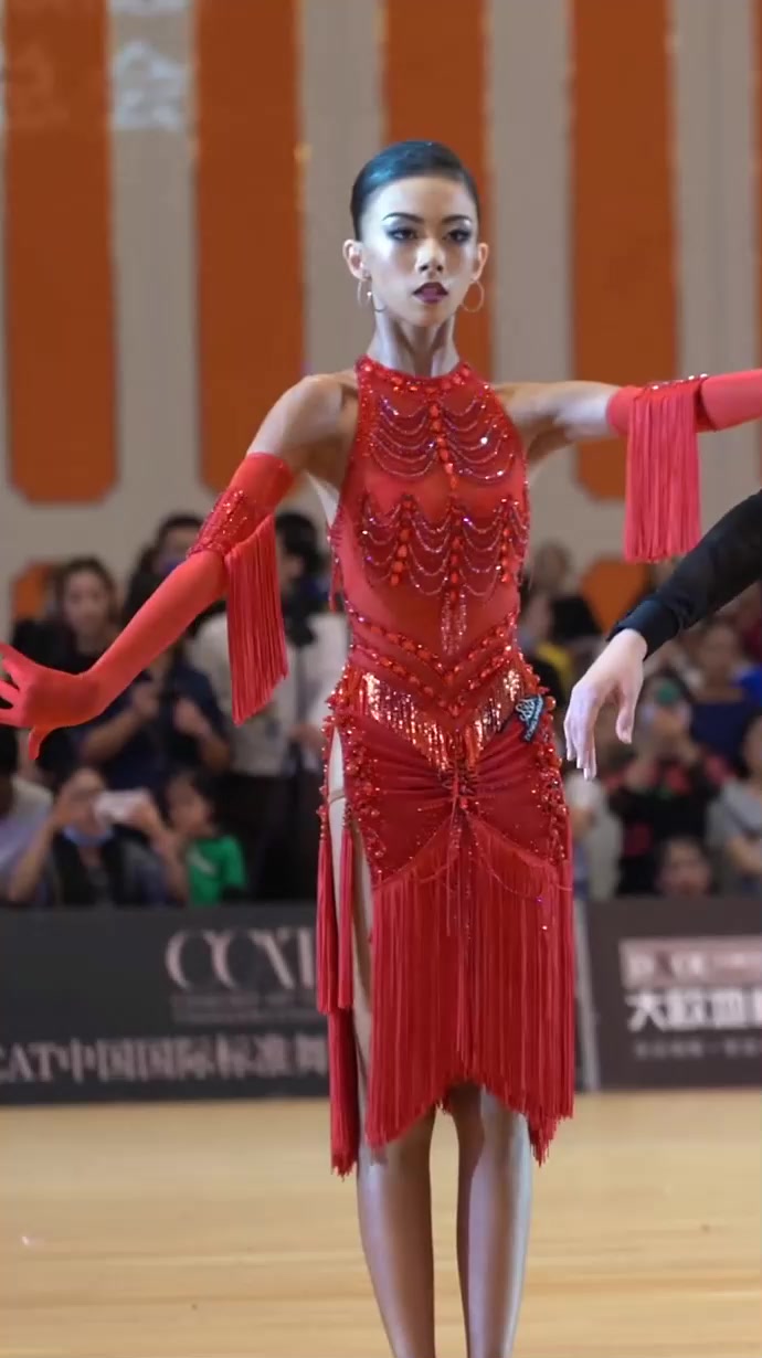 斗牛舞之前茉晗最初的筹办阶段,这高清的画质你爱了吗?