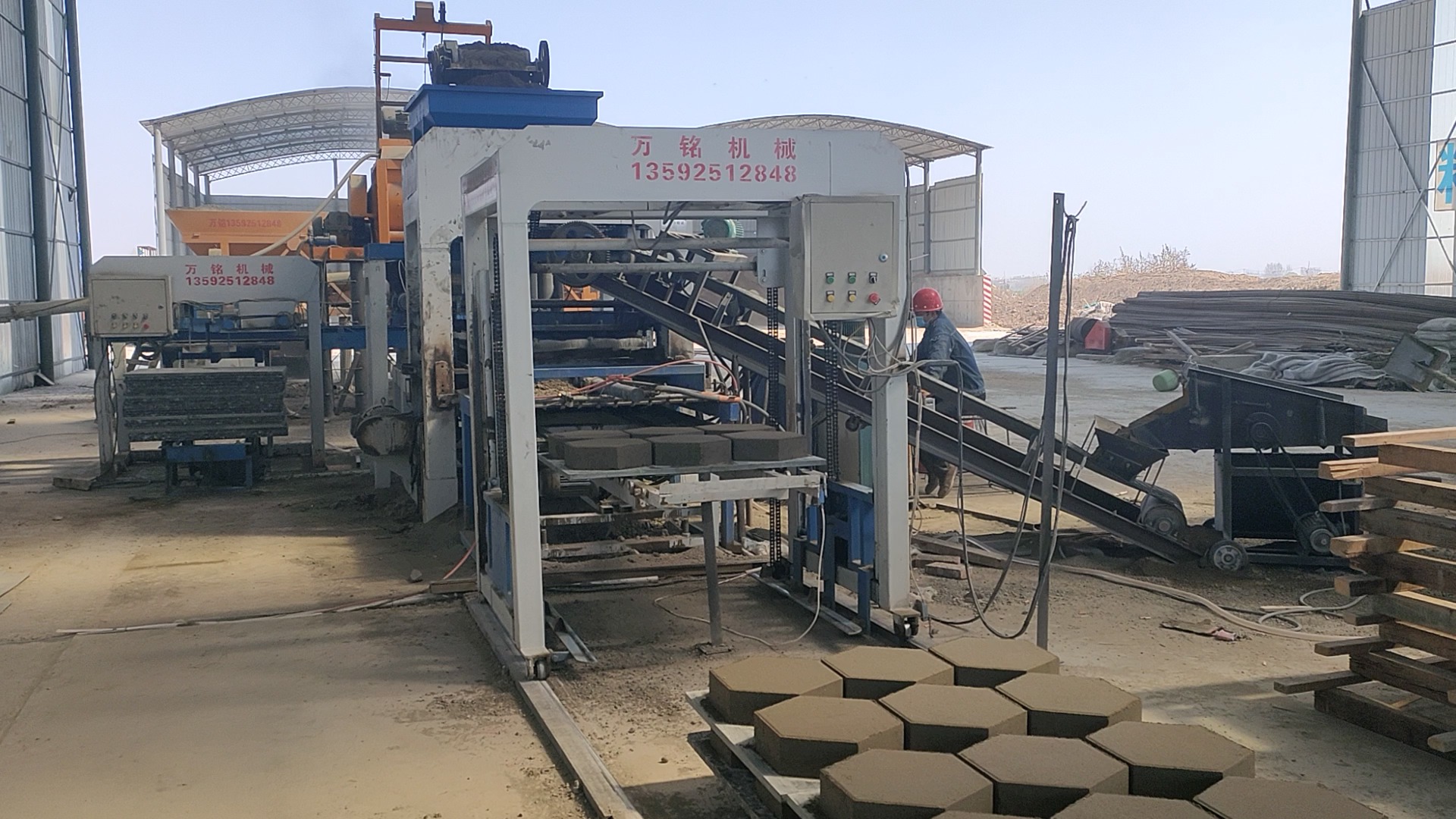 河南水泥护坡砖机设备厂家,河流六角护坡砖机.全自动水利护坡制砖机