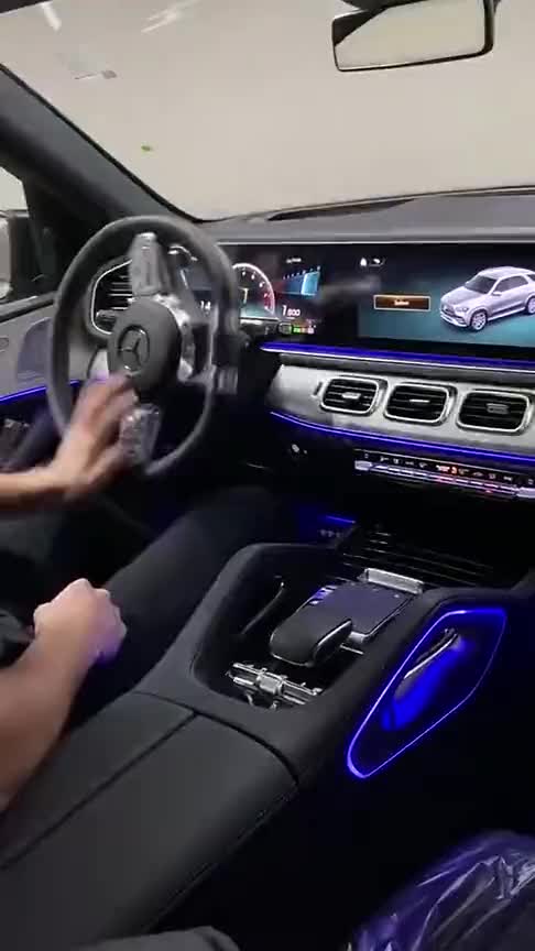 开奔驰的第一视角,应该是这样的,涨姿势了