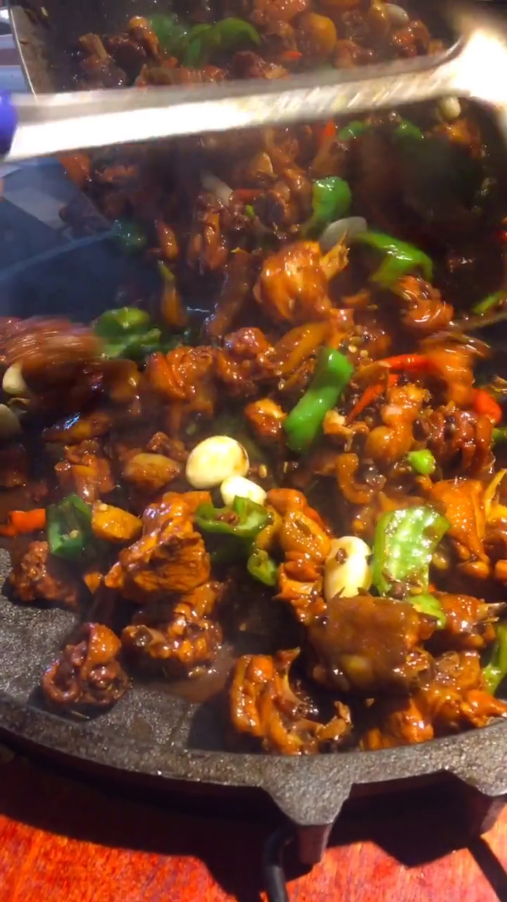 小铁锅炒笨鸡嘎嘎香