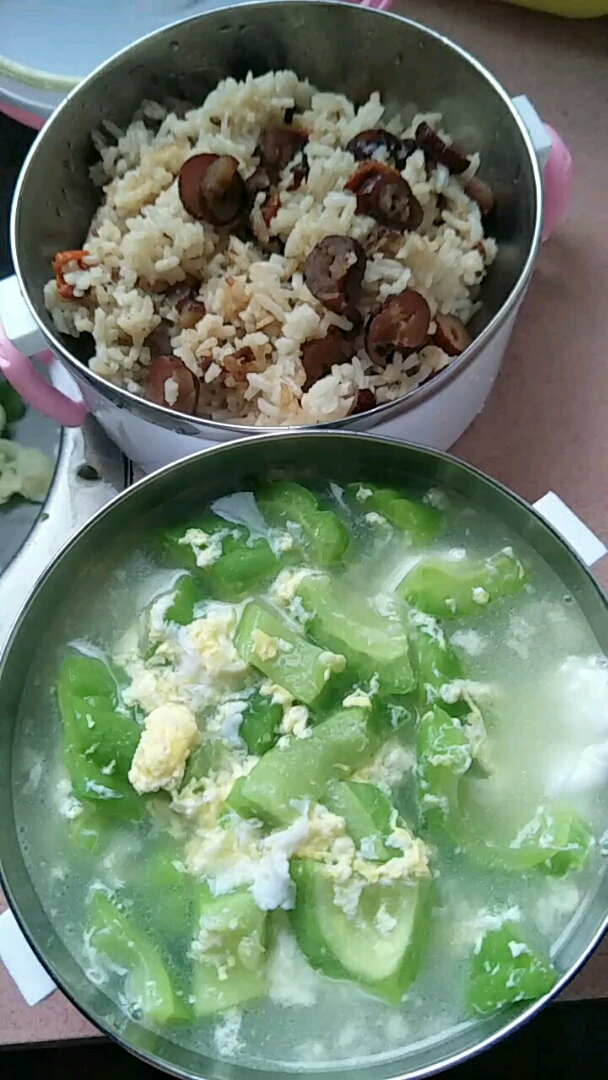 今天准备的中午饭,饭新样的,苦瓜鸡蛋汤