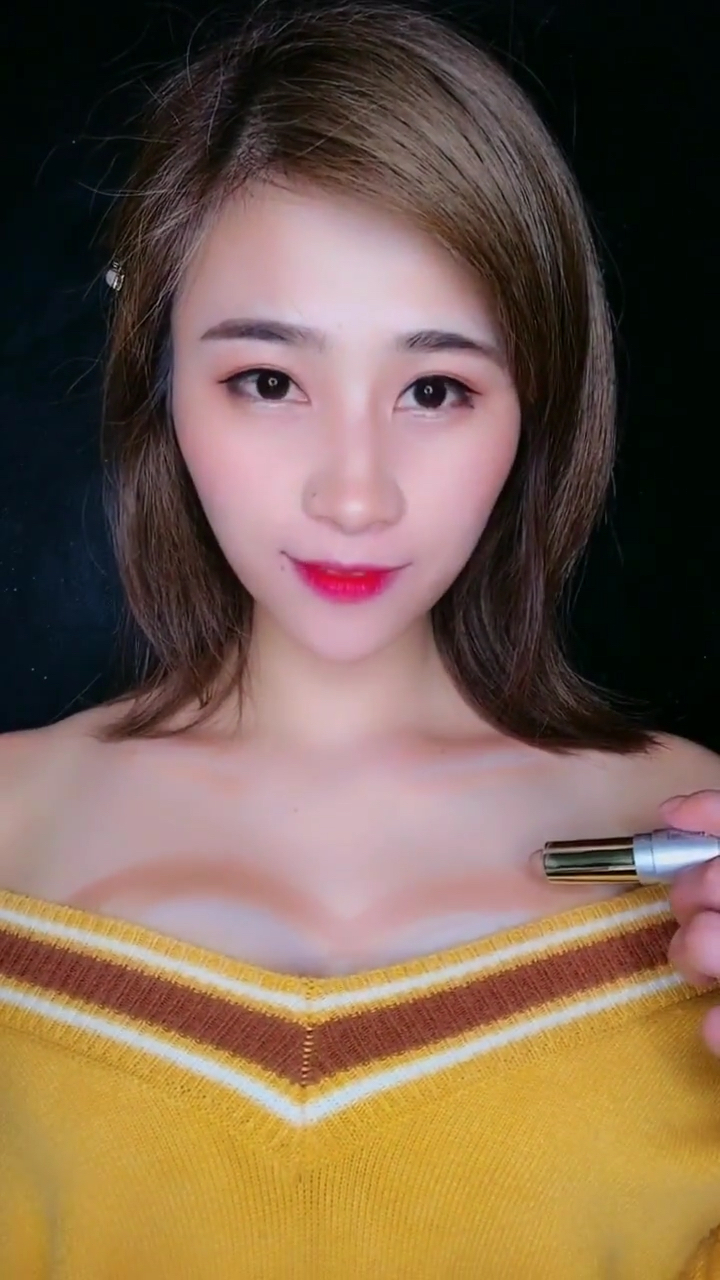 男朋友嫌弃我胸小,画个d罩杯给他看