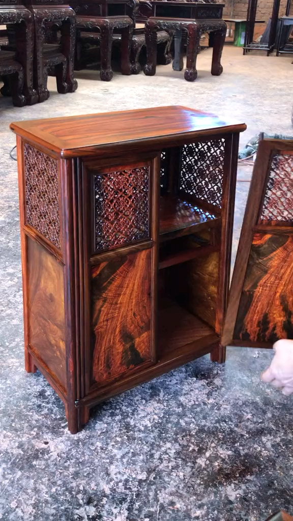 小小柜子,把榫卯结构表现得玲离尽致