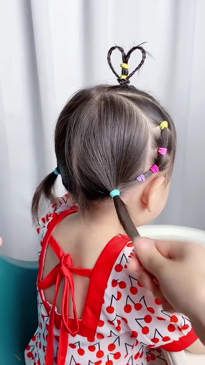 给两岁女鹅扎了个爱心发型结果真的太可爱了吧