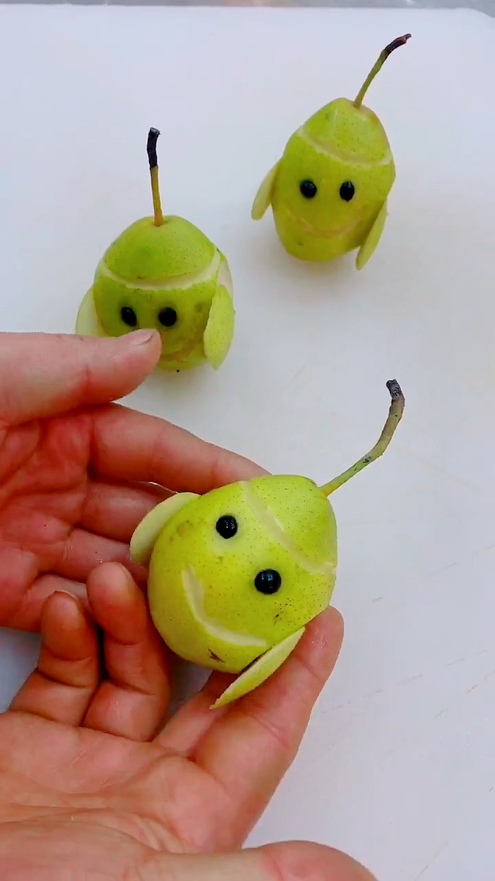 2020春运#梨做出来的动物形状也很可爱