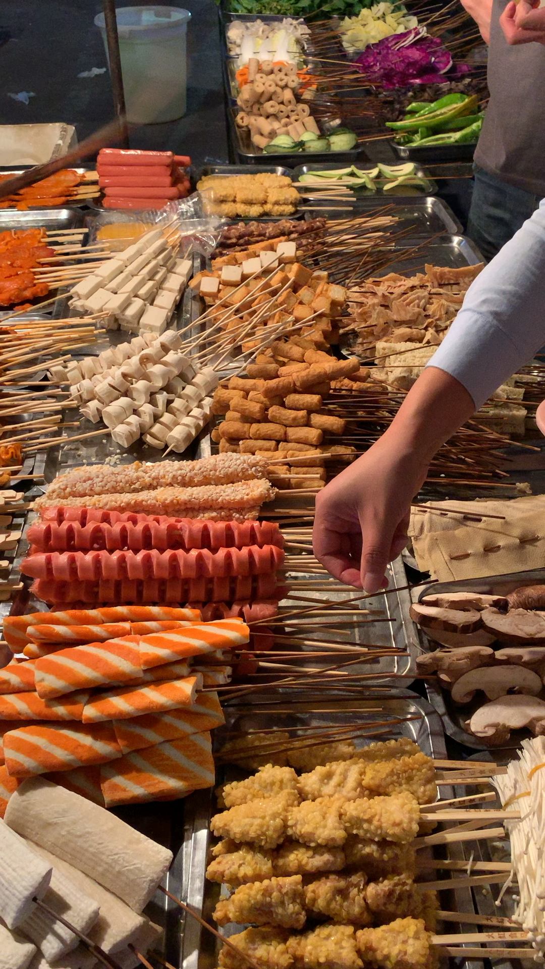 无宵夜不夏天#这是麻辣烫还是什么呢?夜市上的美味小吃