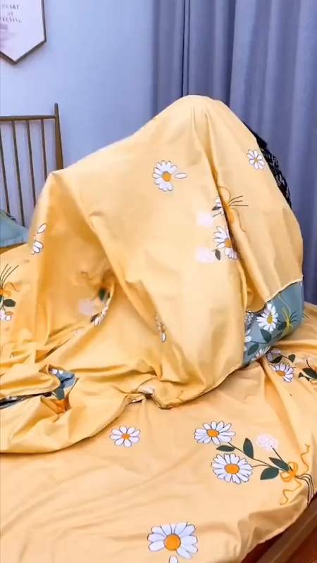 晚上睡觉被子老是裹成一团老婆就入手了这个被子固定器也不用担心被子