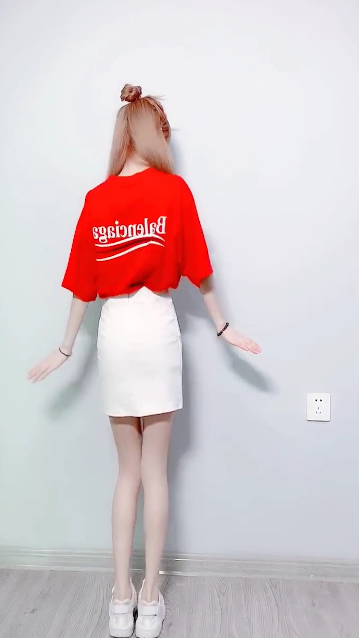 小姐姐爱跳舞!来一波后背摇