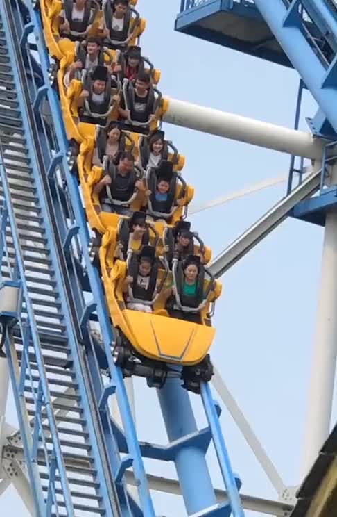 过山车不是快速向前冲吗这慢吞吞往后倒,大家伙心情复杂了