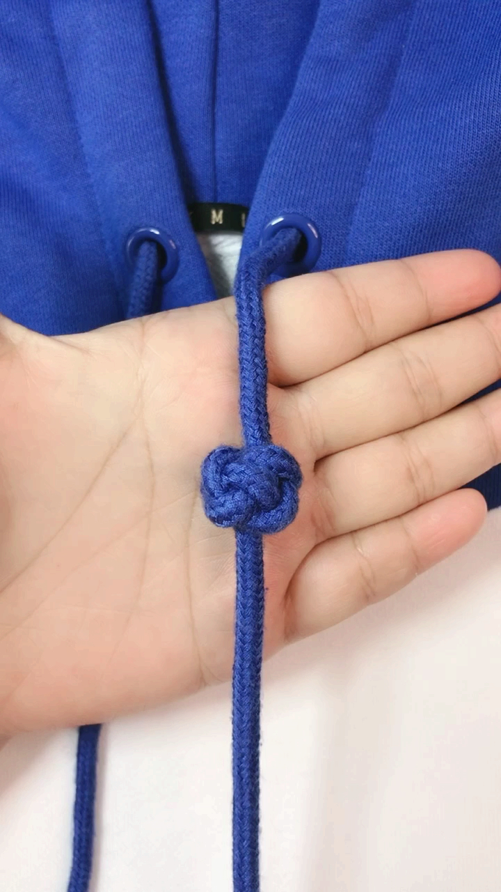 卫衣上的绣球是这样系出来的