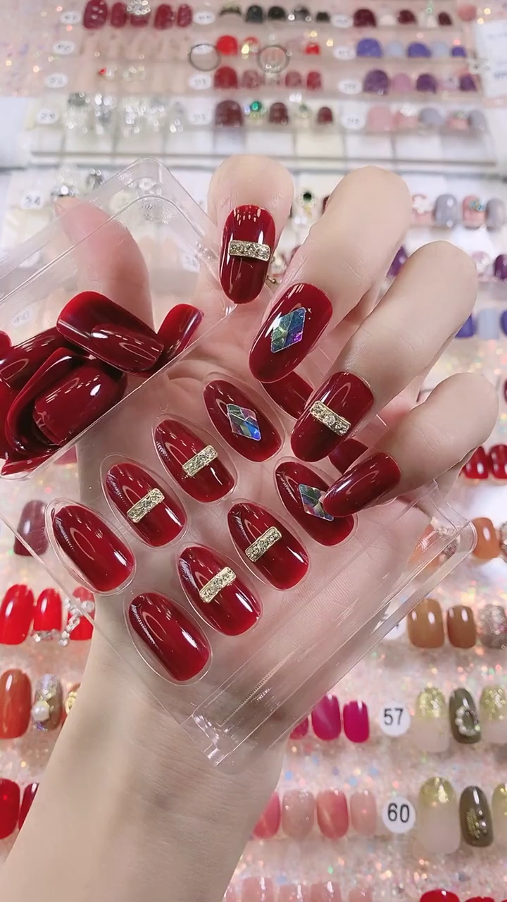 我要上热门#酒红色的美甲,种草