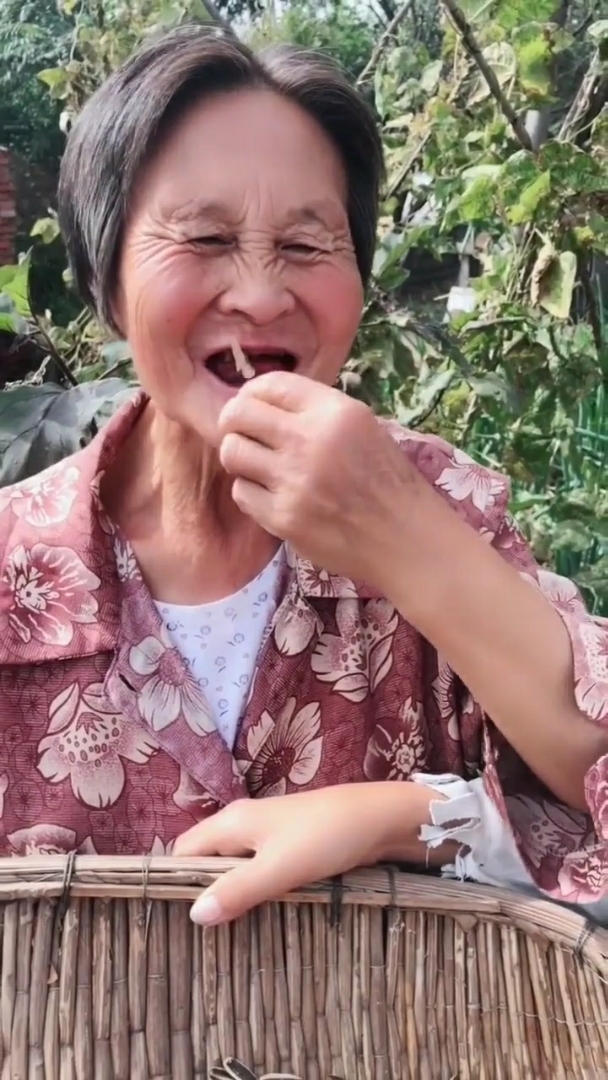 一颗牙也能嗑瓜子