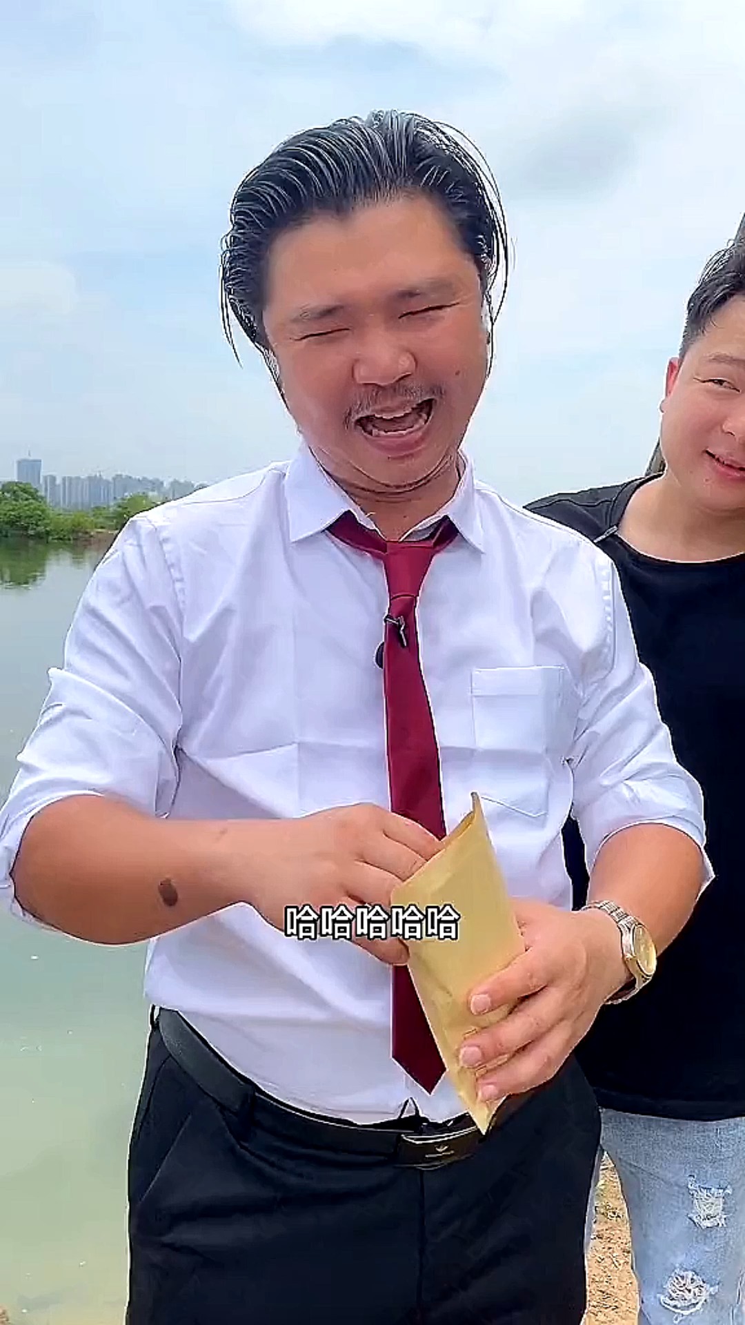 鱼塘丰收了王老板还这么小气且看机智员工如何应付