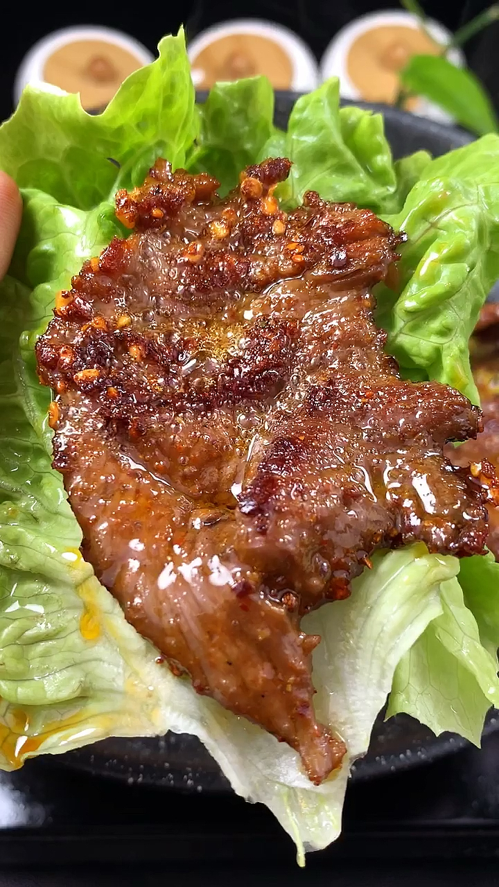 烤牛肉这样做,简单嫩滑又好吃