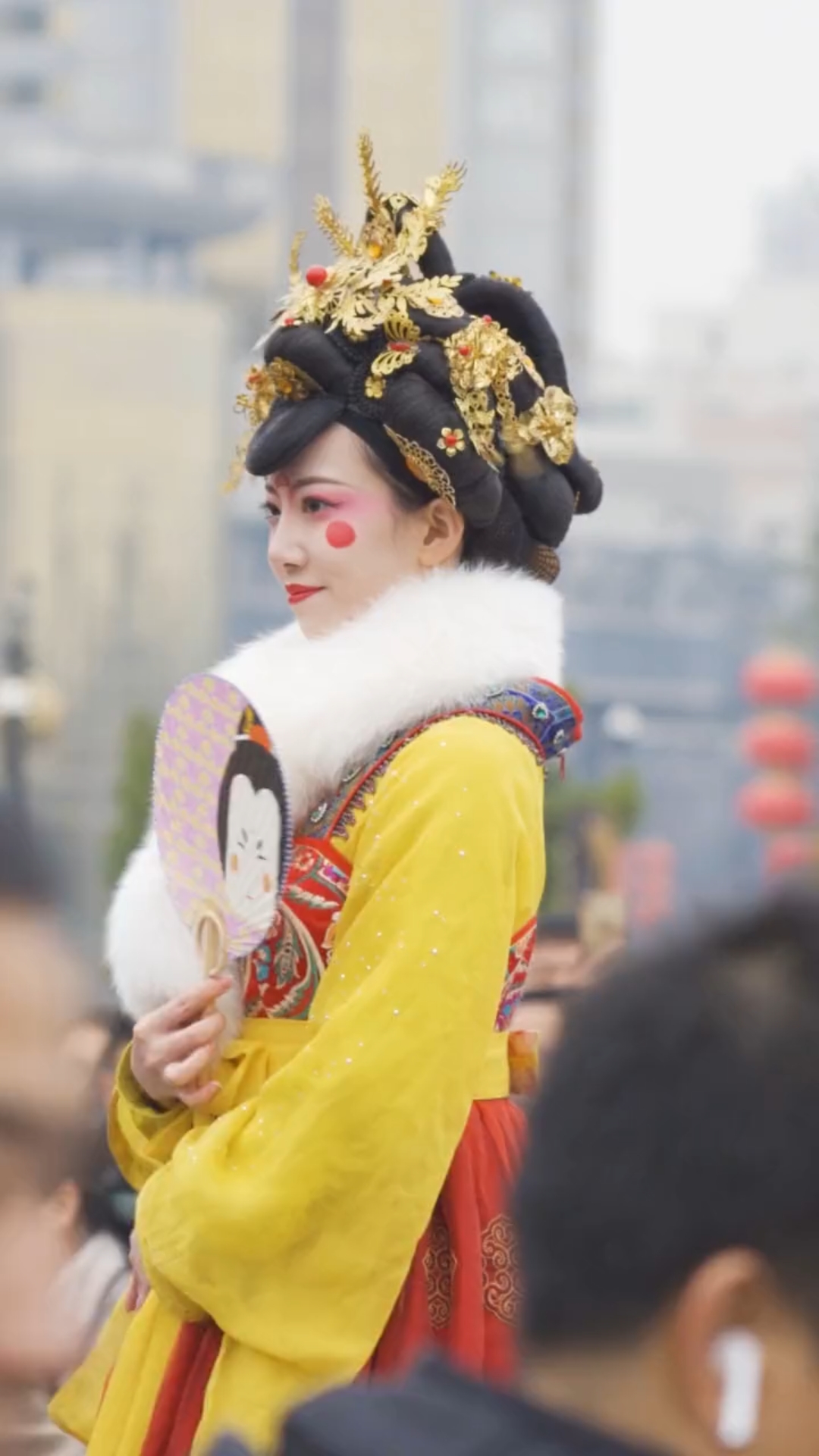 大唐不夜城不倒翁小姐姐#皮卡晨永宁门表演开场前!超清!