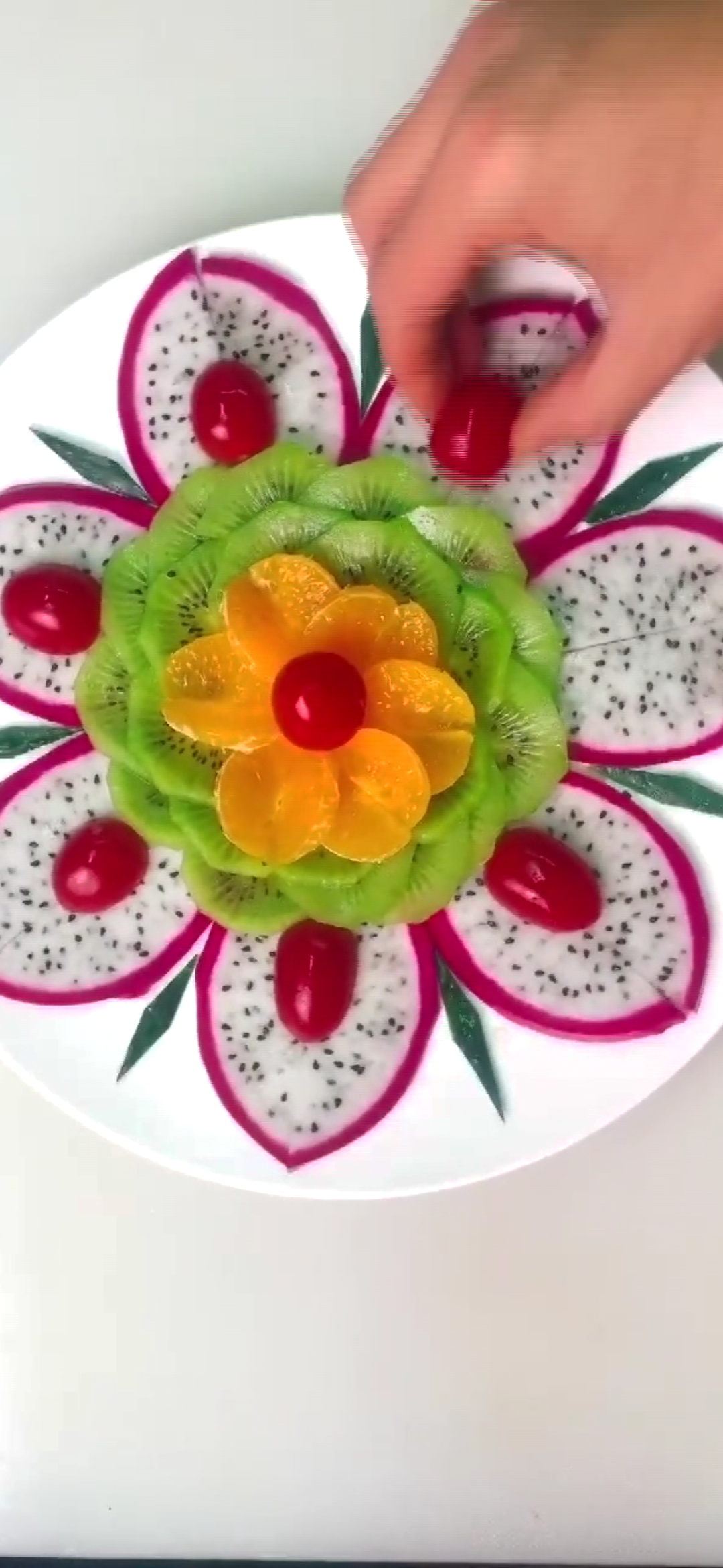 快要憋疯的你##火龙果的切法摆盘 星级酒店的切法,切法简单摆盘好看