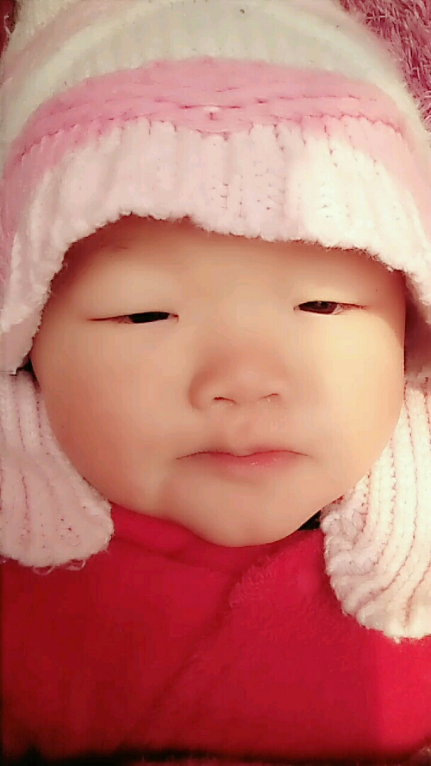 小眼睛的小姑娘