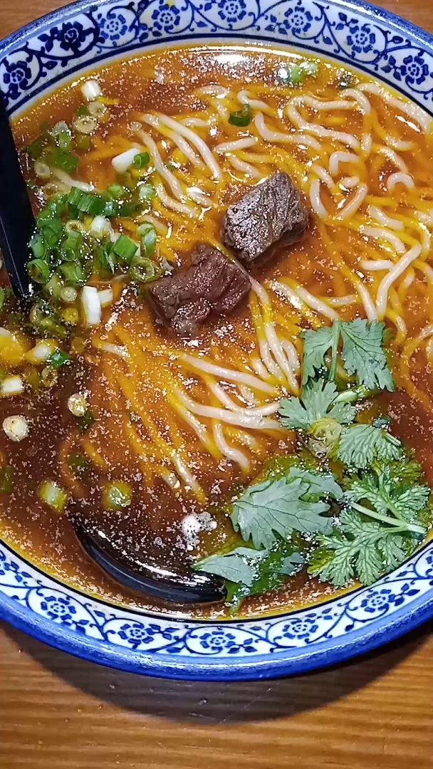 百年传承,秘制骨汤牛肉面