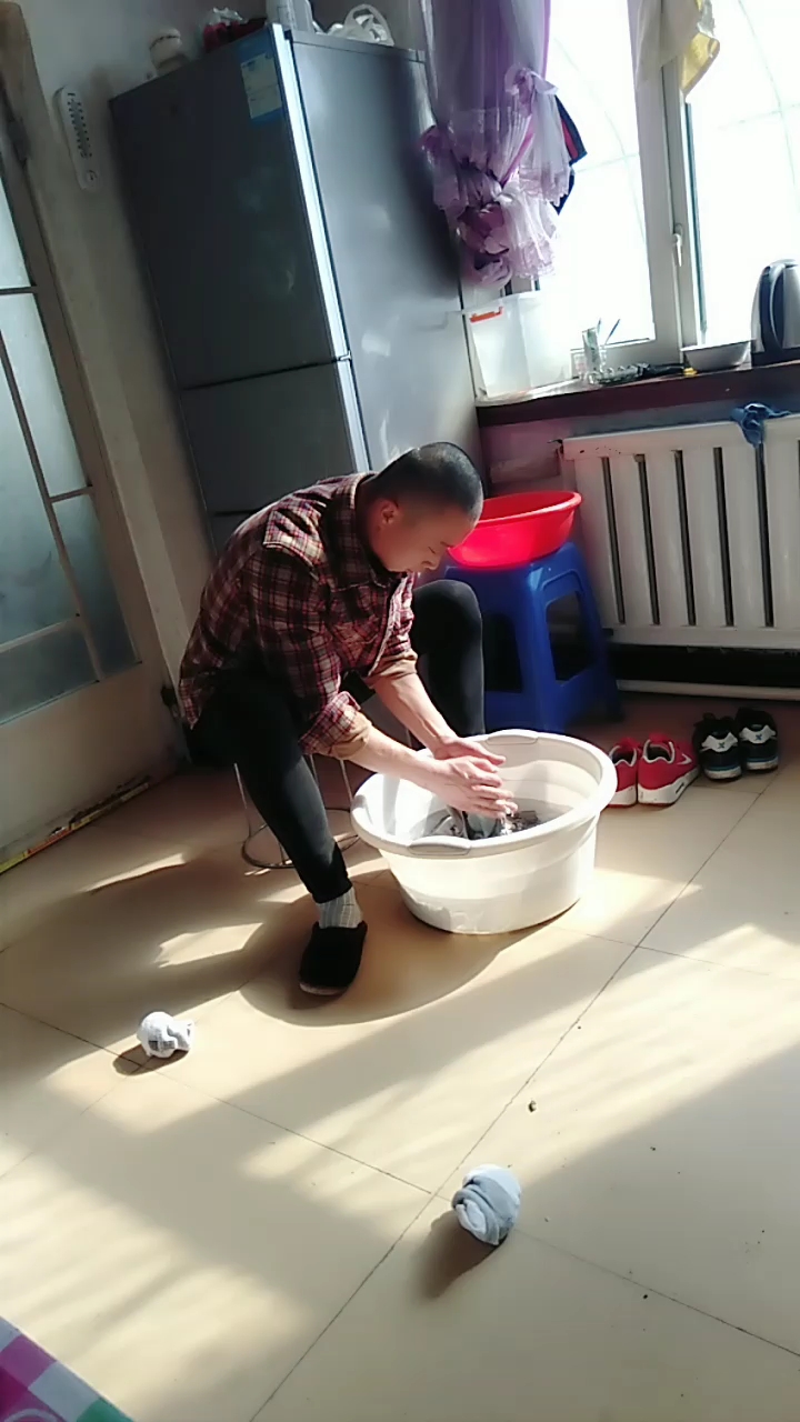 老公说我太累啦他洗衣服