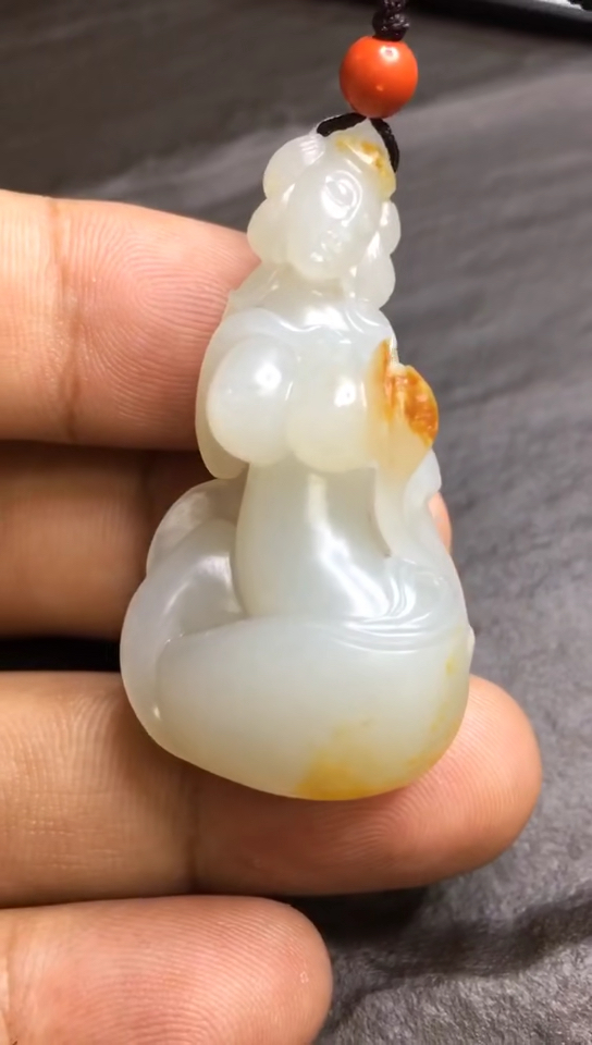 新疆和田玉籽料玉贵人吊坠挂件