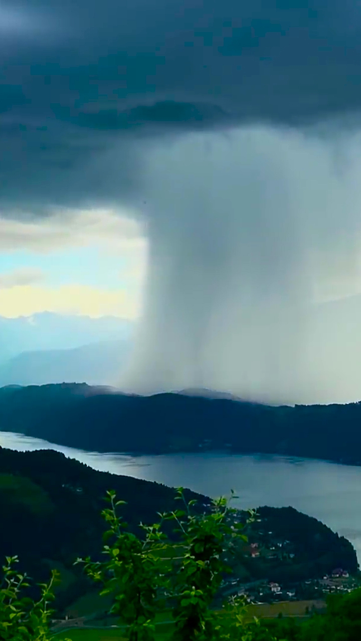 天空破了一个洞