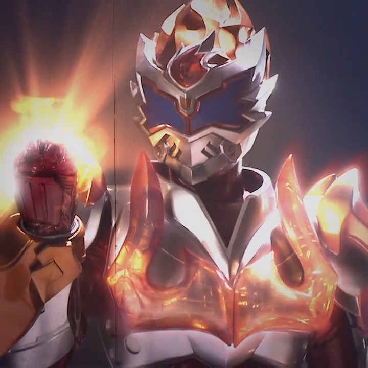 谁能拒绝一个会发光的铠甲勇士头盔呢