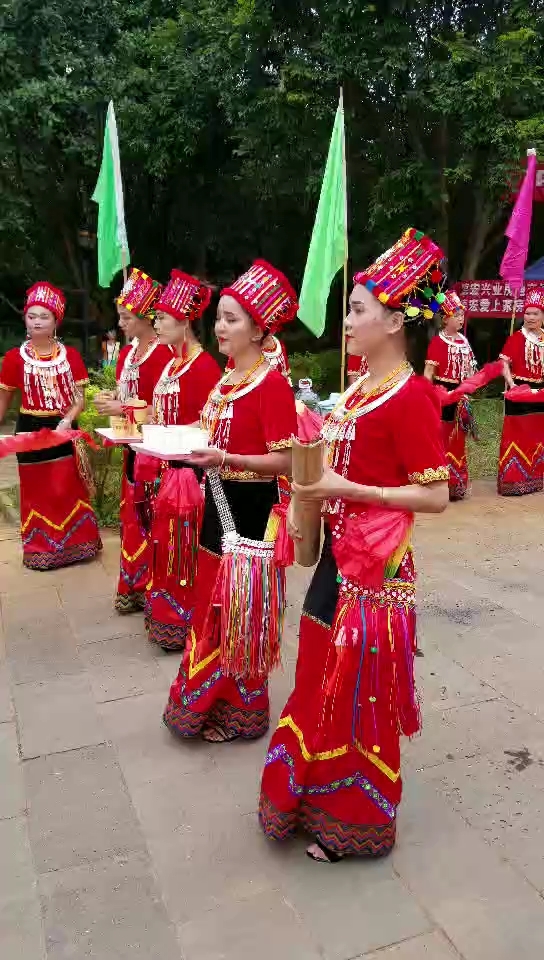 云南 德宏州,少数民族跳舞