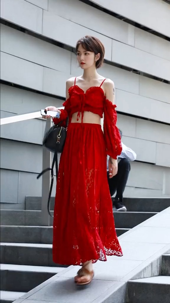 展现你a4小蛮腰的时候到了,你准备好露腹肌了吗