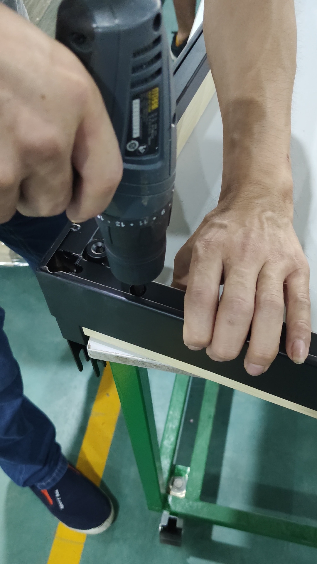 中国工厂制造#来我们网红工厂带你打螺丝