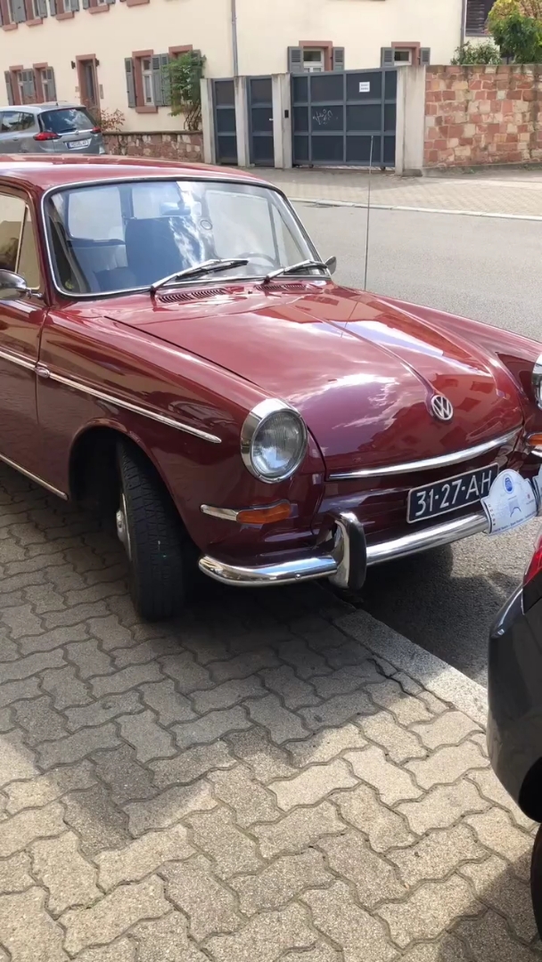 德国街头,无意中发现一辆1965年的大众车,仍然在贡献余热为主人服务!