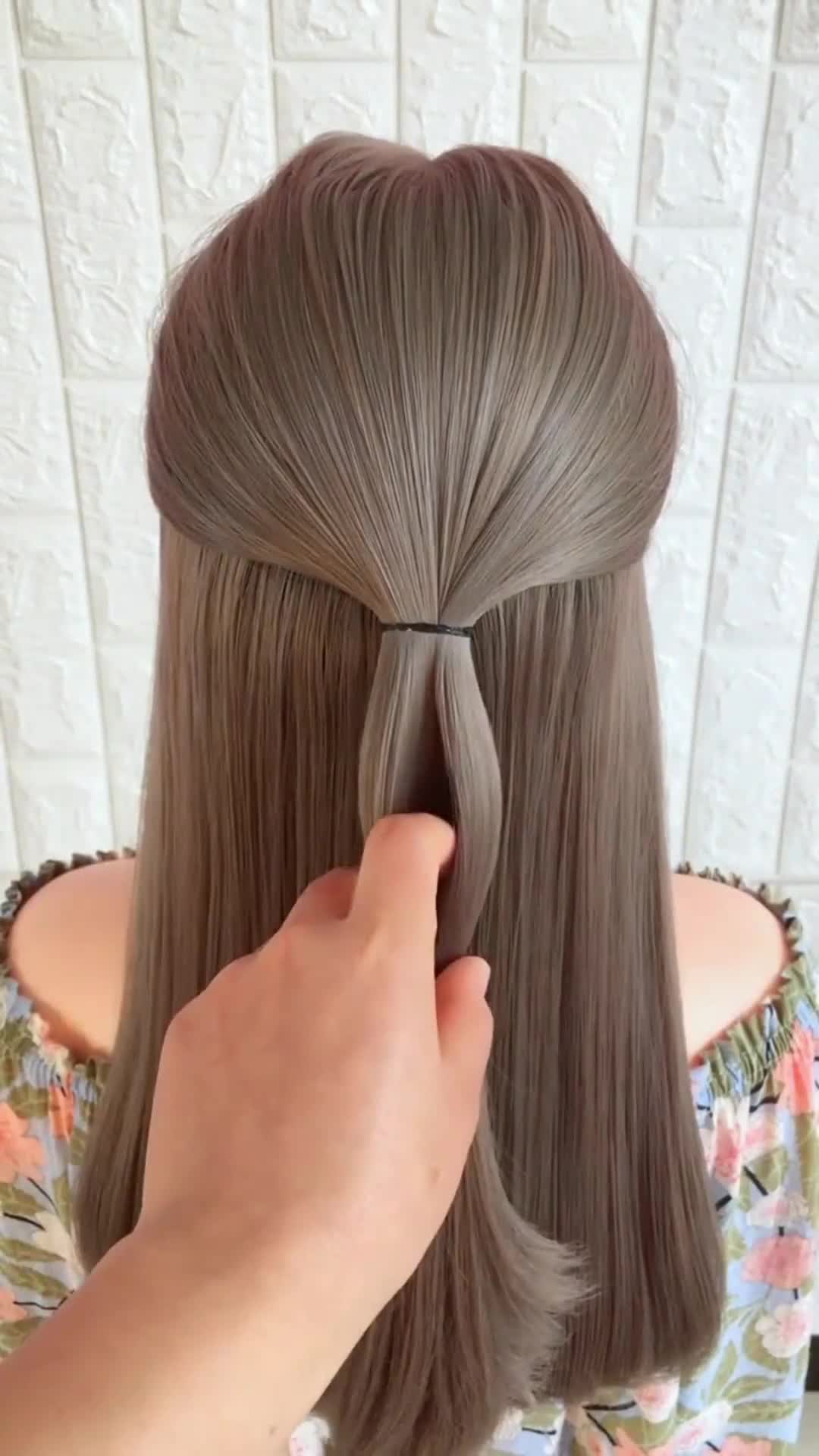 双层丸子头你会扎吗这款发型太漂亮了,快来学学吧-度小视