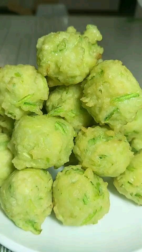 西葫芦丸子,好看又好吃,营养不流失!